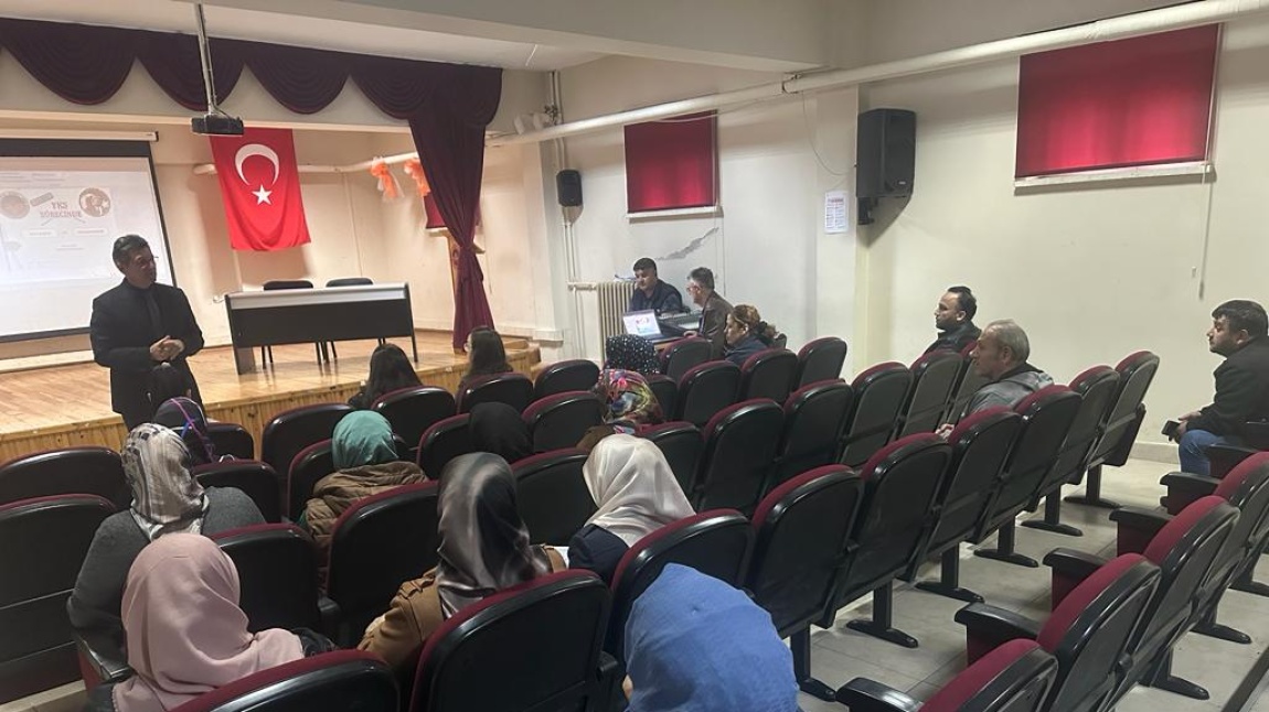 12. Sınıf Öğrenci Velilerine Yönelik YKS Bilgilendirme Toplantısı Yapıldı..
